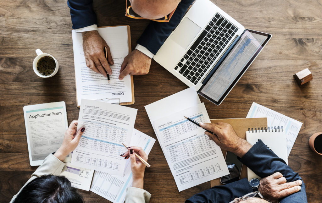 Travail en commun avec les conseils du dirigeant